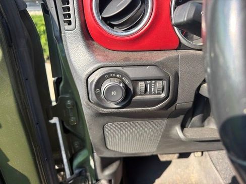 Used 2022 Jeep Wrangler Unlimited Rubicon AWD/4WD image 12