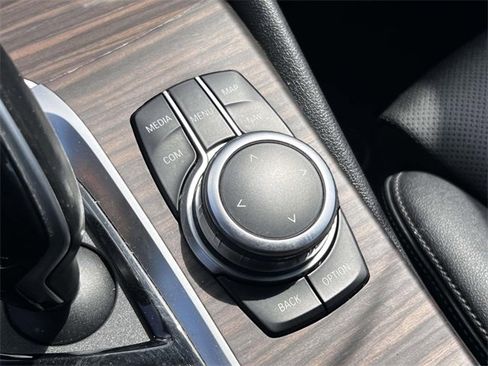 Used 2022 BMW 530e w/ Premium Package image 37