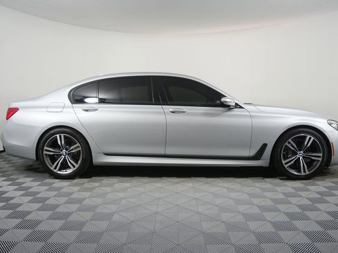 Used 2019 BMW 740i w/ Executive Package image 2