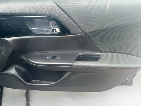 Used 2017 Honda Accord LX image 29