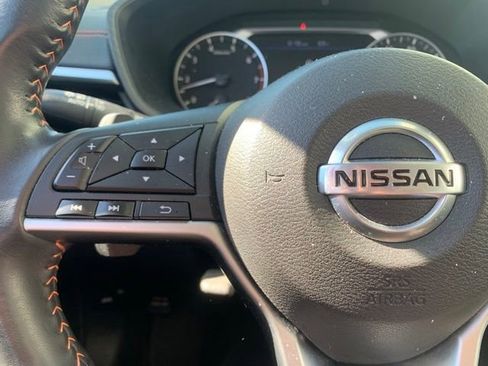 Used 2022 Nissan Altima 2.5 SR w/ Midnight Edition Package FWD image 9