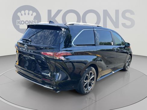 Used 2025 Toyota Sienna Platinum AWD/4WD image 5