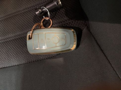 Used 2019 Ford Fusion SE image 33