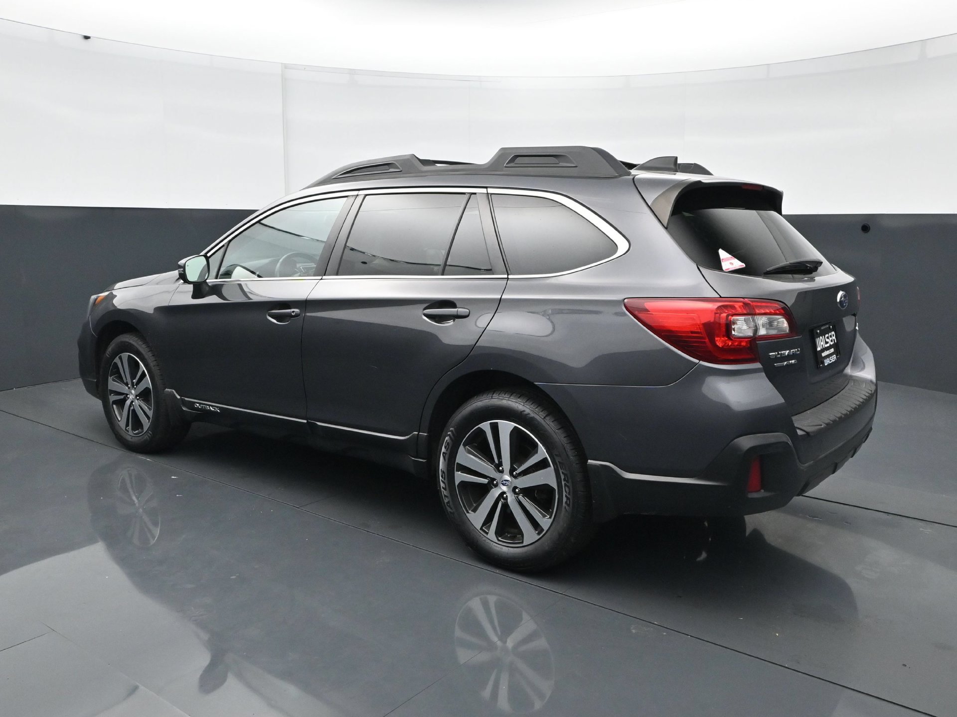 Used 2018 Subaru Outback 2.5i Limited w/ Popular Package #2 AWD/4WD image 4