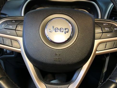 Used 2017 Jeep Cherokee Latitude w/ Cold Weather Group AWD/4WD image 20