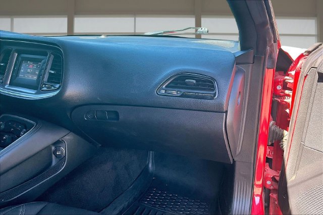 Used 2015 Dodge Challenger SXT RWD image 16