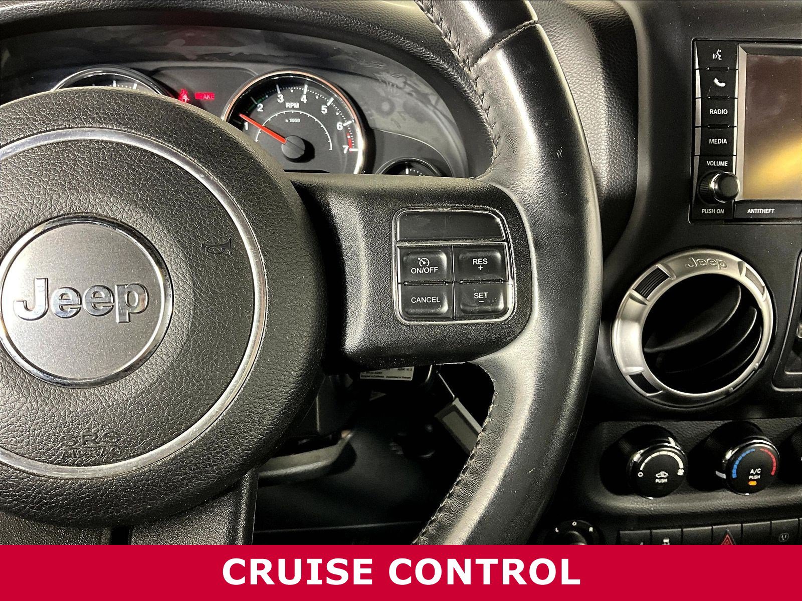 Used 2015 Jeep Wrangler Unlimited Rubicon w/ Connectivity Group AWD/4WD image 11