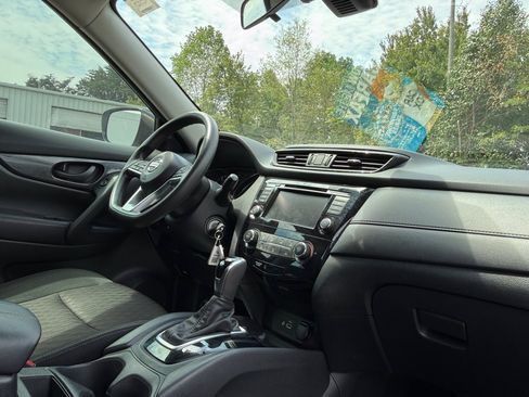 Used 2020 Nissan Rogue S FWD image 34