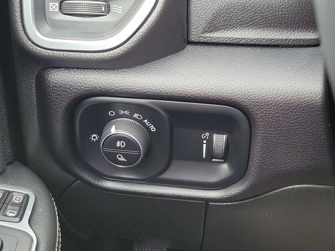 Used 2024 RAM 2500 Big Horn w/ Safety Group image 12