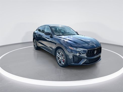 Used 2023 Maserati Levante Modena image 2