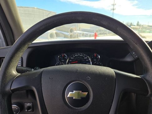 Used 2015 Chevrolet Express 2500 image 21