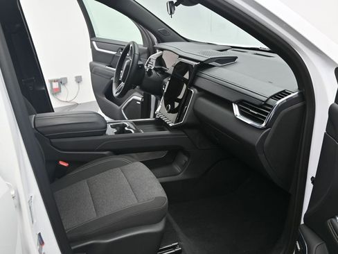 Used 2025 GMC Acadia Elevation AWD/4WD image 7