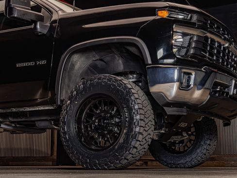 Used 2024 Chevrolet Silverado 2500 LT w/ Convenience Package image 16