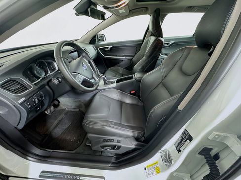 Used 2018 Volvo V60 T5 Dynamic w/ Vision Package image 18