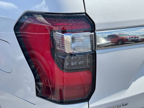 Used 2019 Ford Expedition Limited w/ Equipment Group 302A image 10