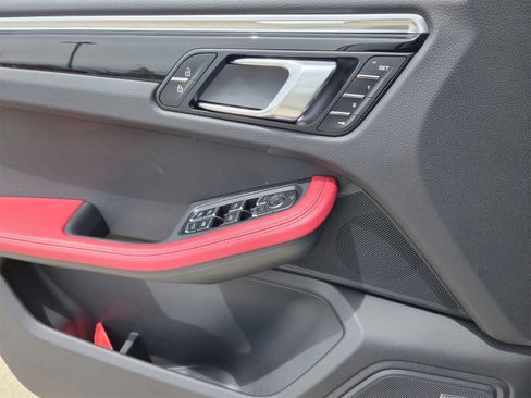 New 2025 Porsche Macan image 21