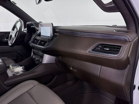 Used 2022 GMC Yukon XL SLT w/ SLT Luxury Package image 32