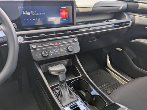 Used 2025 Hyundai Tucson SE image 24