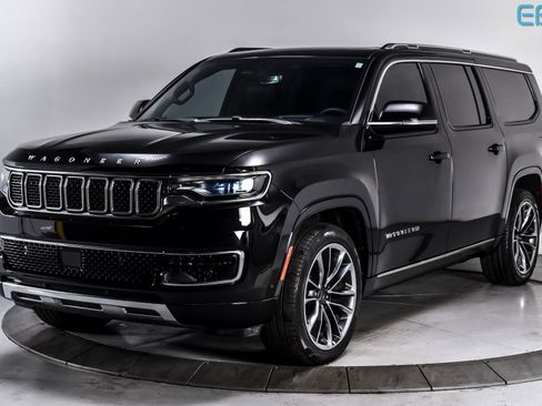 Used 2023 Jeep Wagoneer L Series III w/ Premium Group I image 2