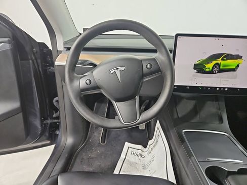 Used 2023 Tesla Model Y Long Range image 13