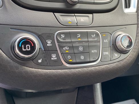 Used 2020 Chevrolet Malibu LT FWD image 23