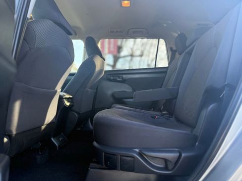 Used 2024 Toyota Highlander LE image 16