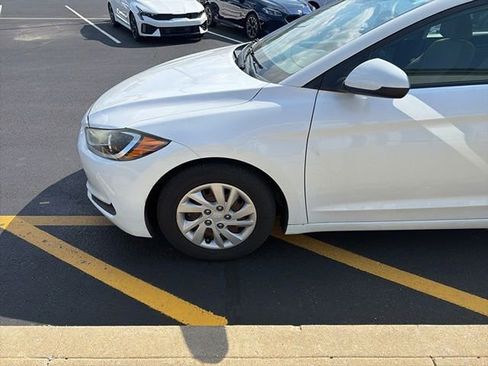 Used 2017 Hyundai Elantra SE image 6
