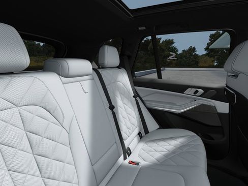 Used 2025 BMW X5 xDrive50e w/ Premium Package image 39