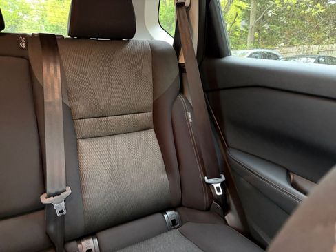 Used 2025 Nissan Rogue SV FWD image 39