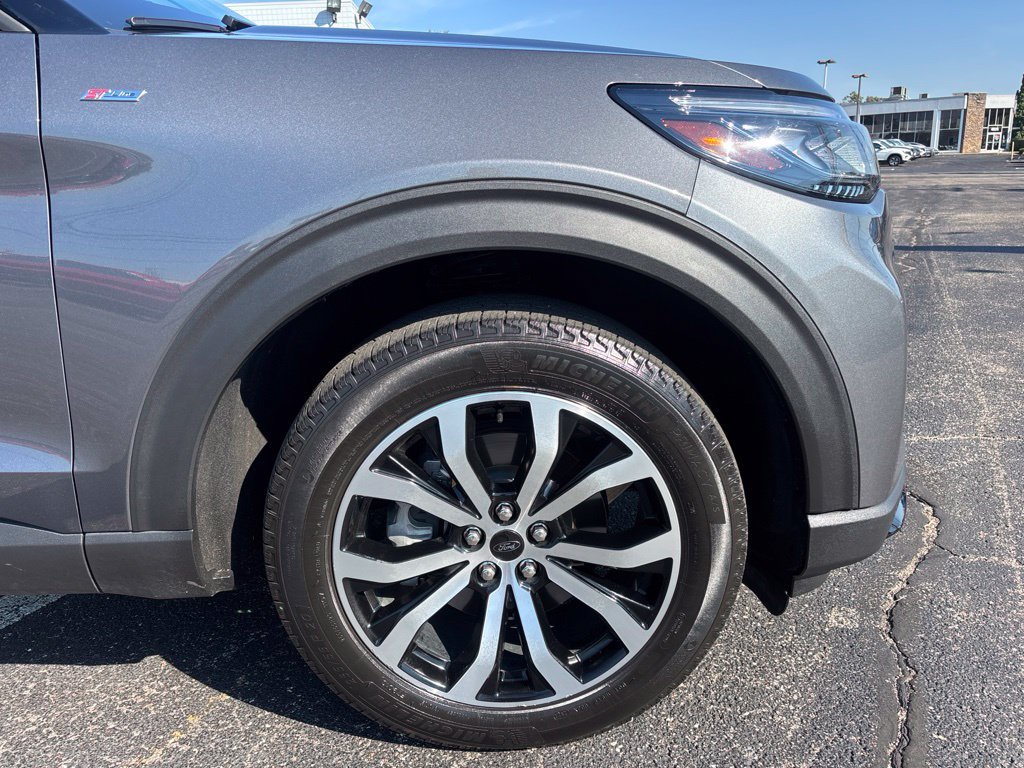 Used 2025 Ford Explorer ST-Line AWD/4WD image 12