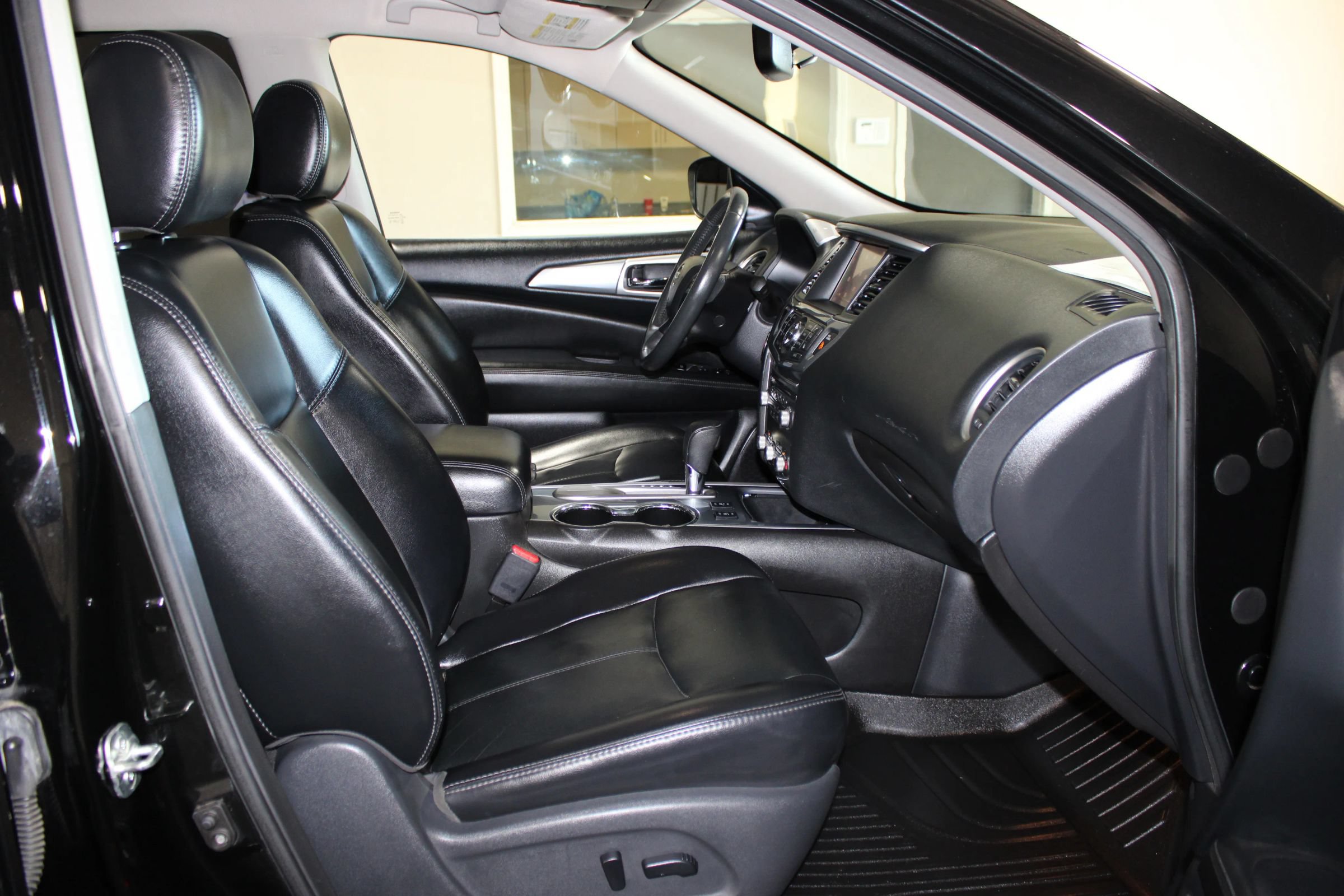 Used 2018 Nissan Pathfinder SL w/ Cargo Package FWD image 29