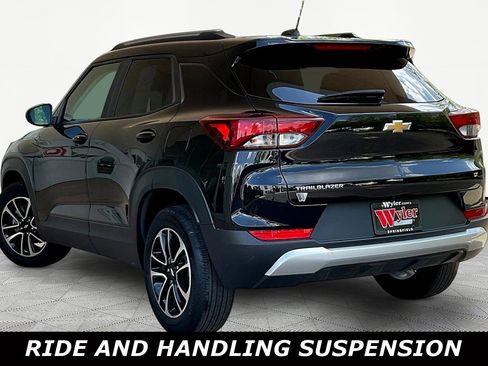 Used 2025 Chevrolet TrailBlazer LT FWD image 4