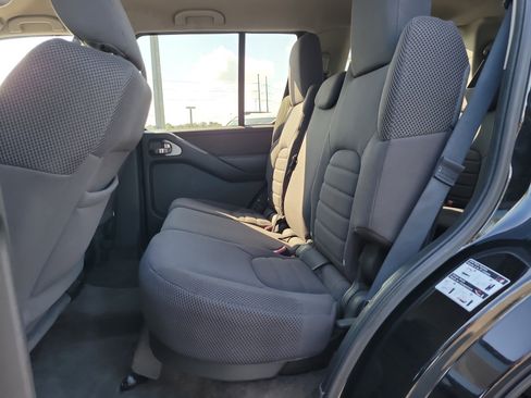 Used 2012 Nissan Pathfinder S image 11