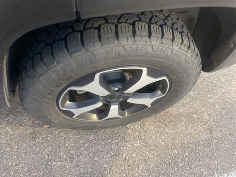 Used 2019 Jeep Renegade Trailhawk image 10