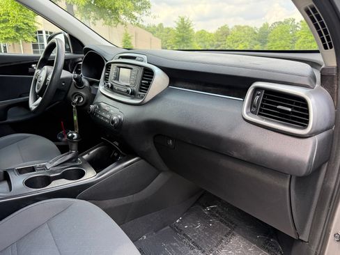 Used 2016 Kia Sorento FWD image 24