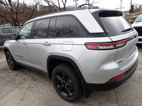 New 2025 Jeep Grand Cherokee Limited w/ Black Appearance Package image 3