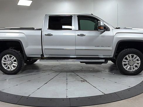 Used 2018 GMC Sierra 2500 Denali w/ Duramax Plus Package image 6