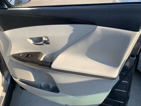 Used 2014 Toyota Venza LE image 10