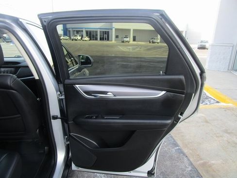 Used 2017 Cadillac XT5 Luxury image 24