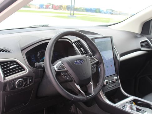 Used 2024 Ford Edge SEL image 16