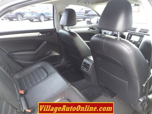 Used 2013 Volkswagen Passat 3.6 SE image 37