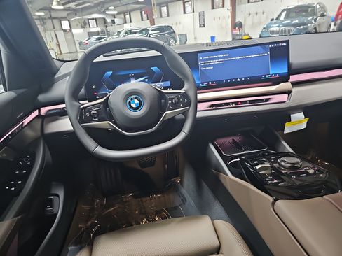 New 2026 BMW i5 eDrive40 w/ Premium Package image 16