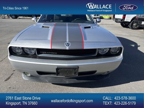 Used 2010 Dodge Challenger SE RWD image 2