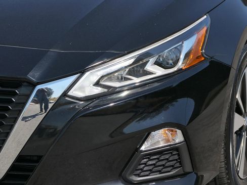 Used 2022 Nissan Altima 2.5 SV w/ SV Premium Package FWD image 9