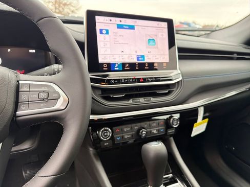 New 2026 Jeep Compass Limited w/ Sun, Sound & Navigation Group image 17