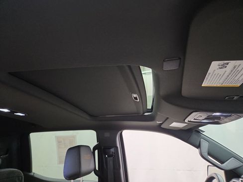 Certified 2025 Chevrolet Silverado 1500 High Country w/ High Country Premium Package AWD/4WD image 13
