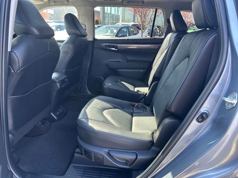 Used 2024 Toyota Highlander Platinum AWD/4WD image 14