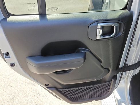 Used 2024 Jeep Wrangler Sport S image 9