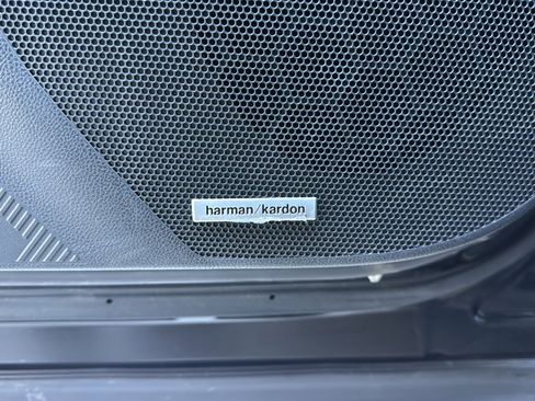 Used 2025 Subaru Forester Limited w/ Popular Package image 17