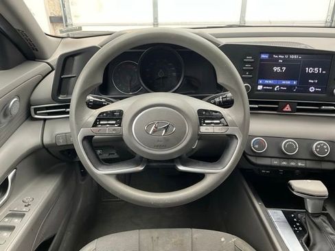 Used 2023 Hyundai Elantra SE FWD image 12